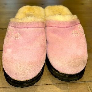 UGG Pink Suede Clogs Fur Lining Big Kids’ Sz 4